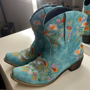 Teal, embroidered cowgirl boots!